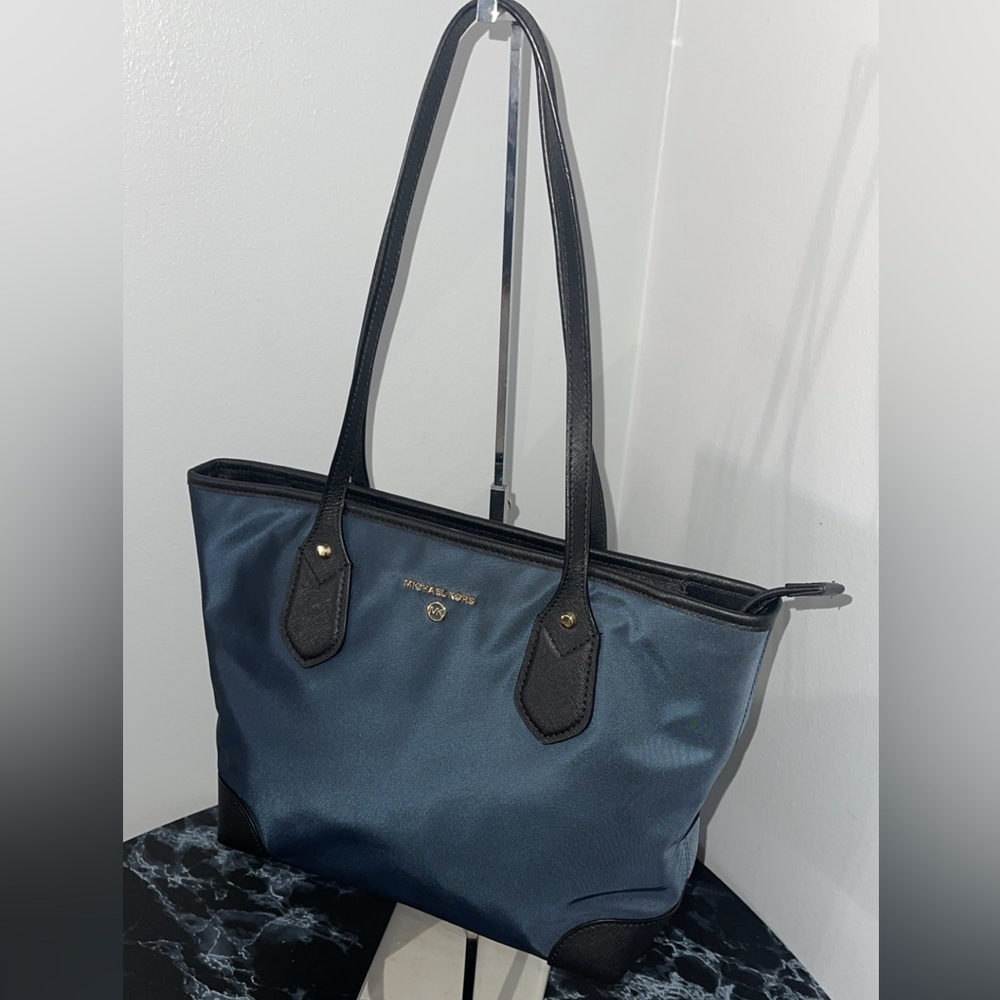MICHAEL KORS Eva Top Zip Tote Nylon Bag Navy Gold Hardware AUTHENTIC - Picture 1 of 15